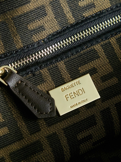 フェンディバッグ着用イメージ